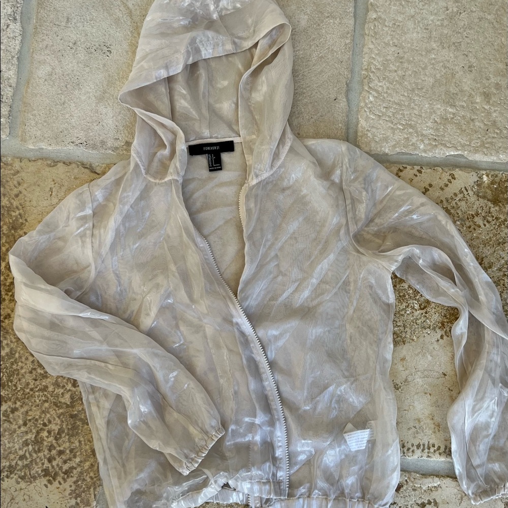 Lightweight windbreaker